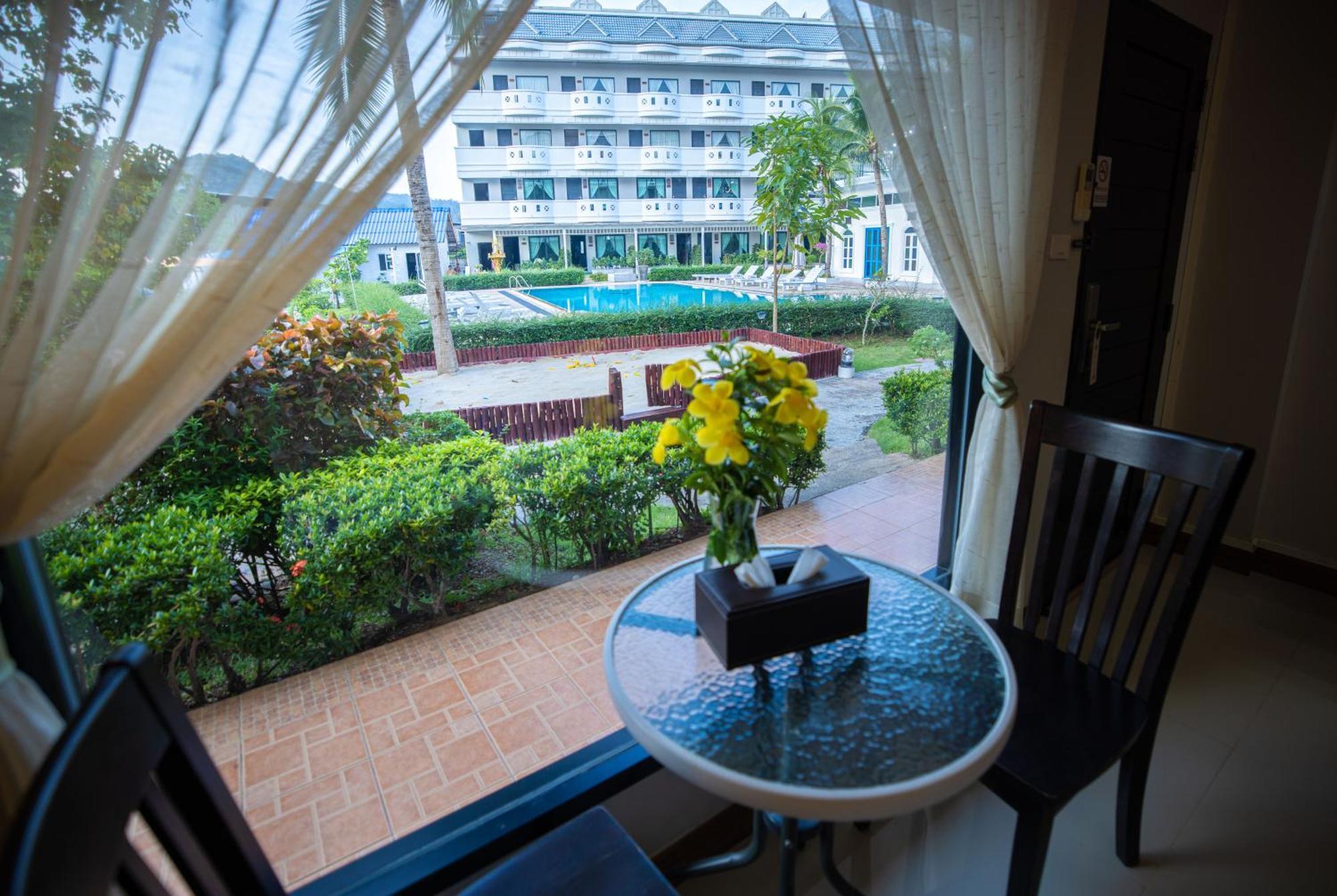 Blue Carina Hotel Phuket Exterior foto